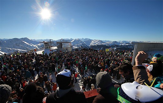 Karácsonyi vásár helyett: techno parti az Alpokban